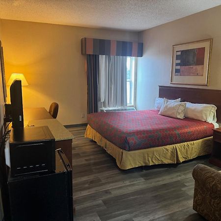 Windsor Inn & Suites Dodge City Exterior foto